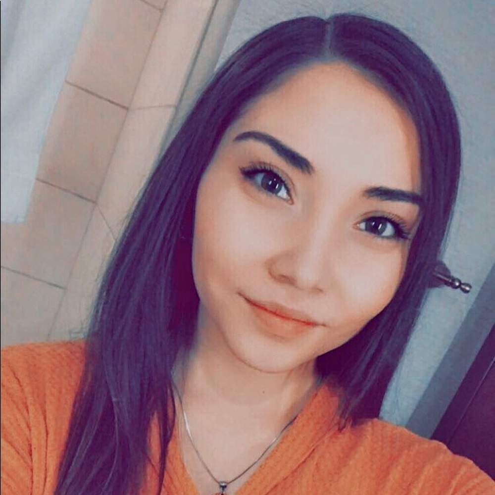 Meet your Posher, Crislynn